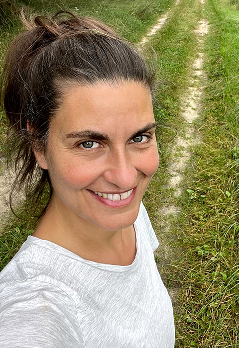 Selvi_Portrait_Wiese_hochkant
